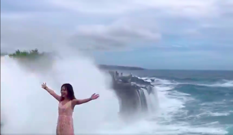 Wave almost sweeps away tourist