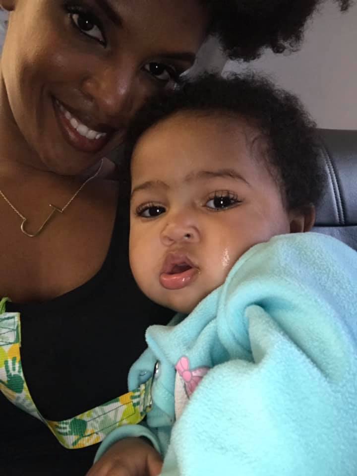 American Airlines mom and daughter