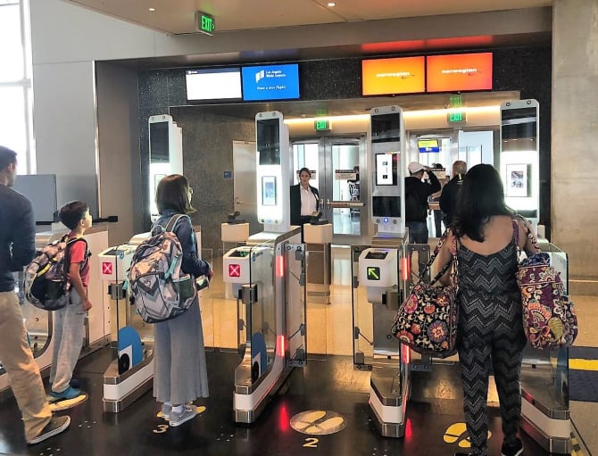 biometric boarding at US LAX