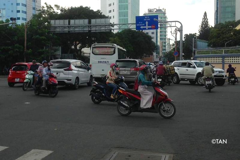 An intersection of roads at Ho Chi Minh City.