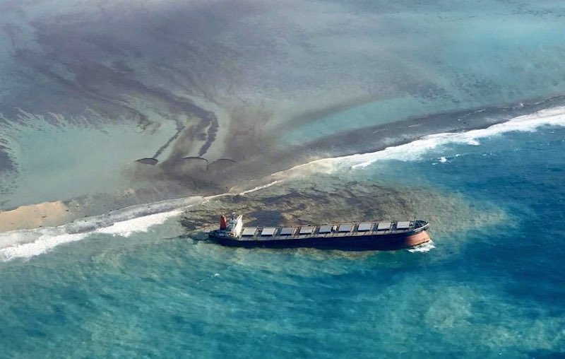 Mauritius oil leak