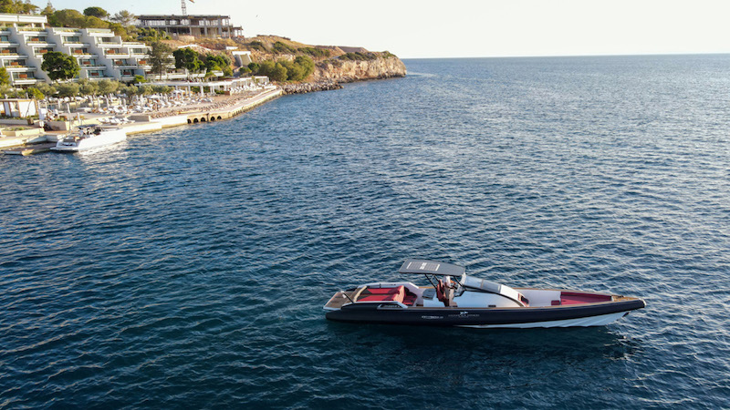 Four Seasons boat rides