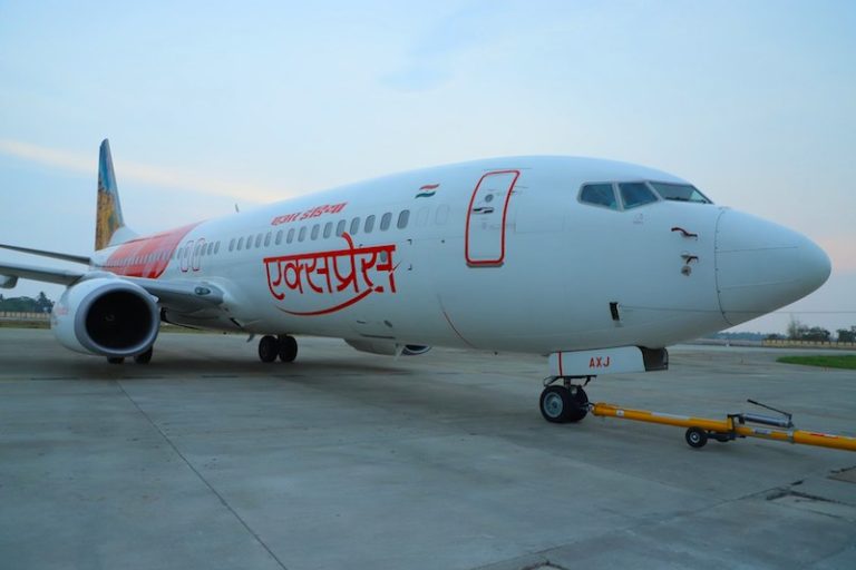 Air India Express aircraft overshoots runway in Kozikhode - TAN